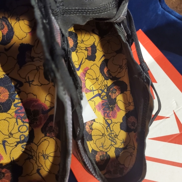 Nike Air Vapormax 2019 Special Edition - Picture 11 of 16